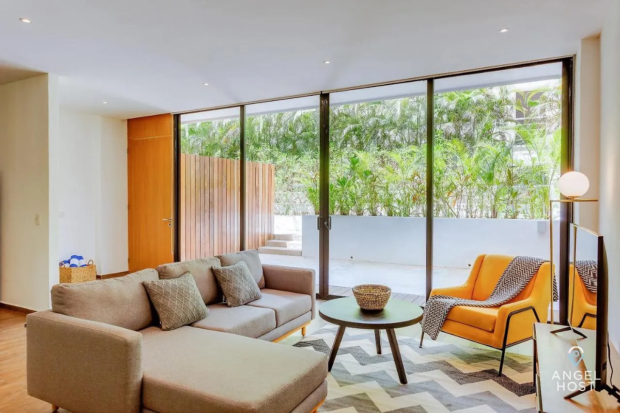 Incredible Oceanview Roof Lounge, Apartment Units 2 Blocks To Beach Playa del Carmen